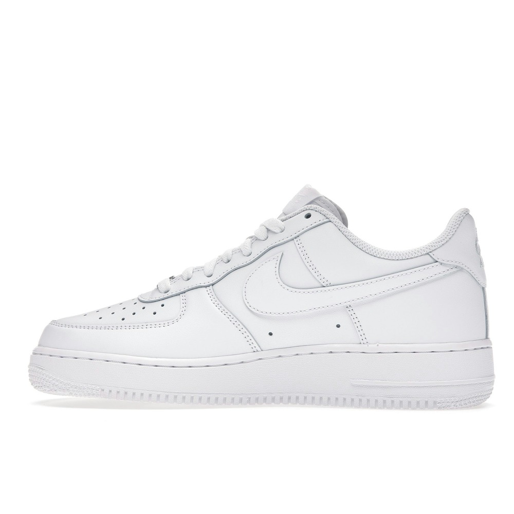 Nike Air Force 1 07 Triple White - Image 3