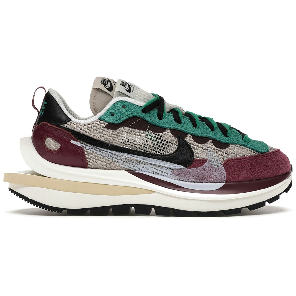 Nike Vaporwaffle SP Villain Red collab Sacai
